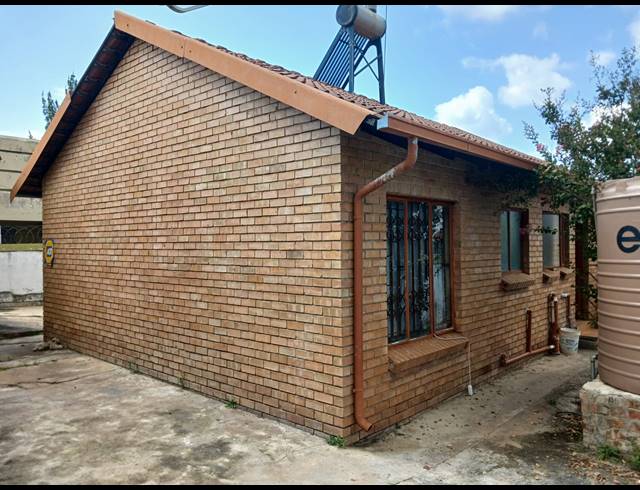 5 BEDROOM HOUSE FOR SALE IN IVY PARK